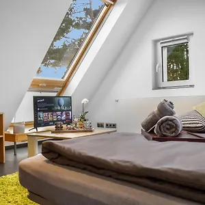 Gesamte - Buero - Kueche - Netflix Apartment